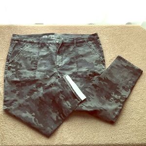 NWT green camo skinny jeans 26W